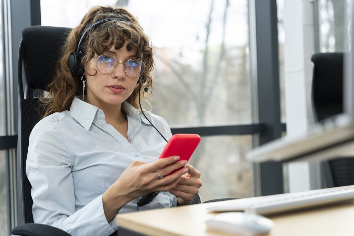 How to Implement Customer Service Texting In 2025